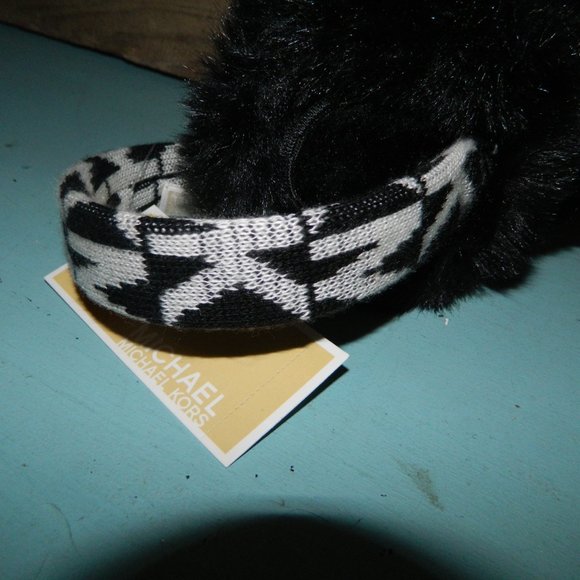 Michael Kors Signature Ear Muffs - Picture 4 of 4
